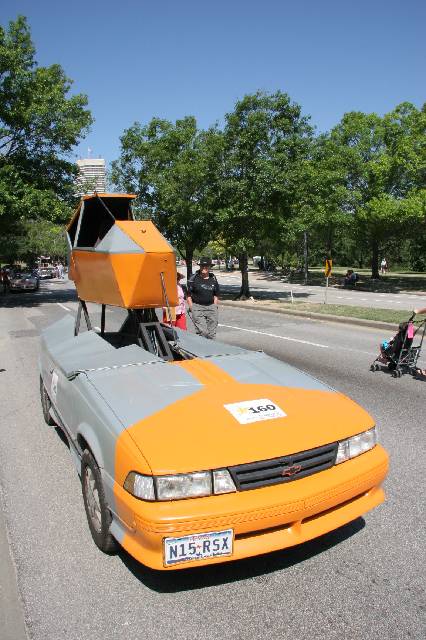 v2006_ArtCar_3_Parade 055 